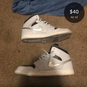 Jordan 1 Mid “Wolf Grey”